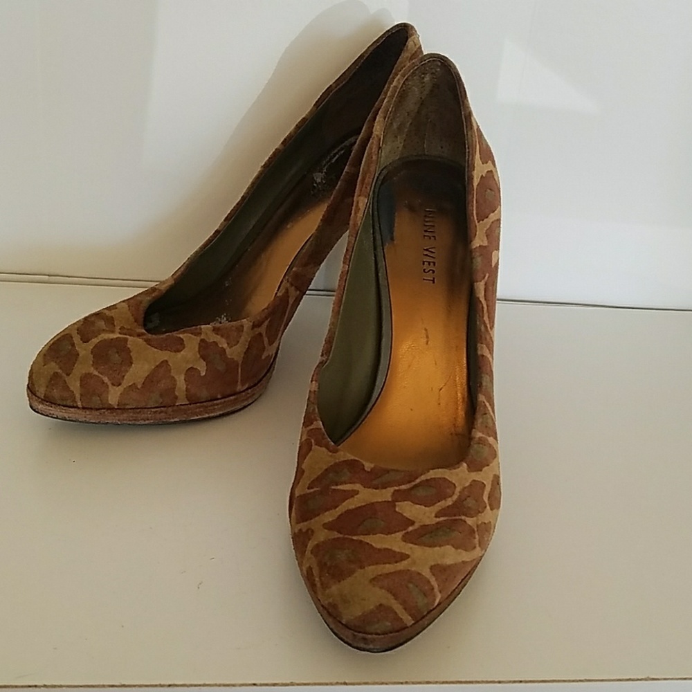 Nine West suede leather leopard-print pump